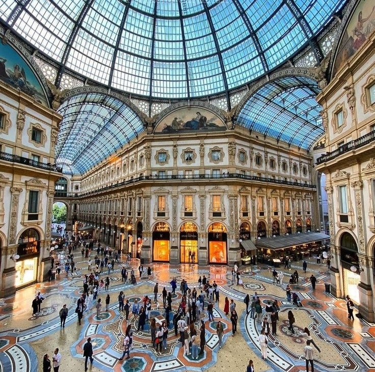 Interno della Galleria Vittorio Emanuele II a Milano